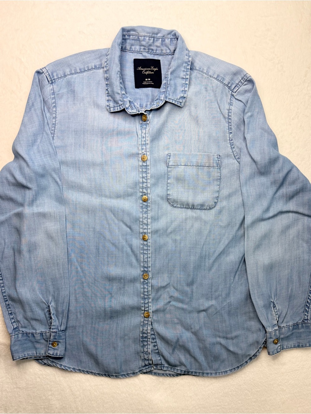 American Eagle Outfitters Pale Blue Denim Button-Down Shirt Size Medium